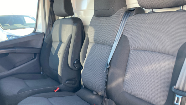 Renault Trafic Swb Diesel SL30 Blue dCi 130 Advance Van